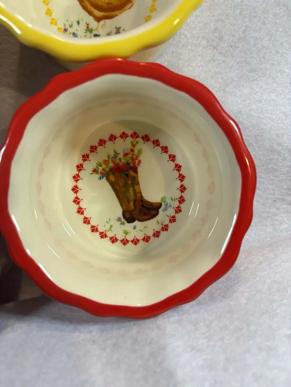 The Pioneer Woman Set of 4 Scalloped Stoneware Ramekins w/ Farm Animals